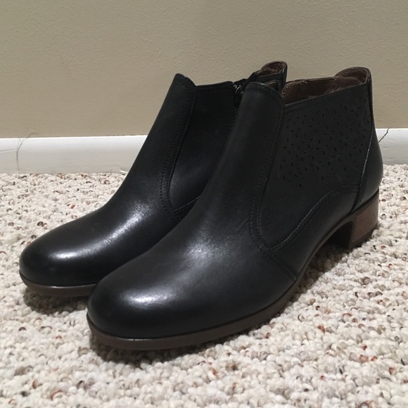 Dansko Shoes - Dansko black ankle boots